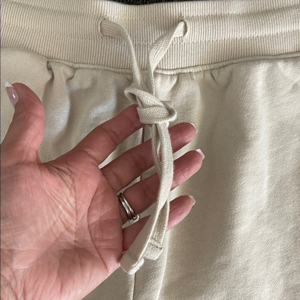 YoungLA a Woman’s Cream Ribbed waistband Drawstring and pockets Shorts Sz Small - Picture 4 of 10